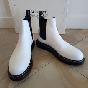 Alexander McQueen Contrast Leather Chelsea Boot - worn once indoors!!